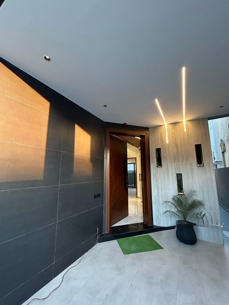 Grand Pivot Entrance