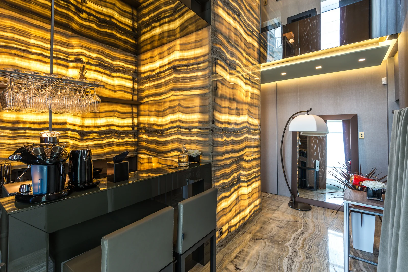 LUXiHOME Penthouse Lounge