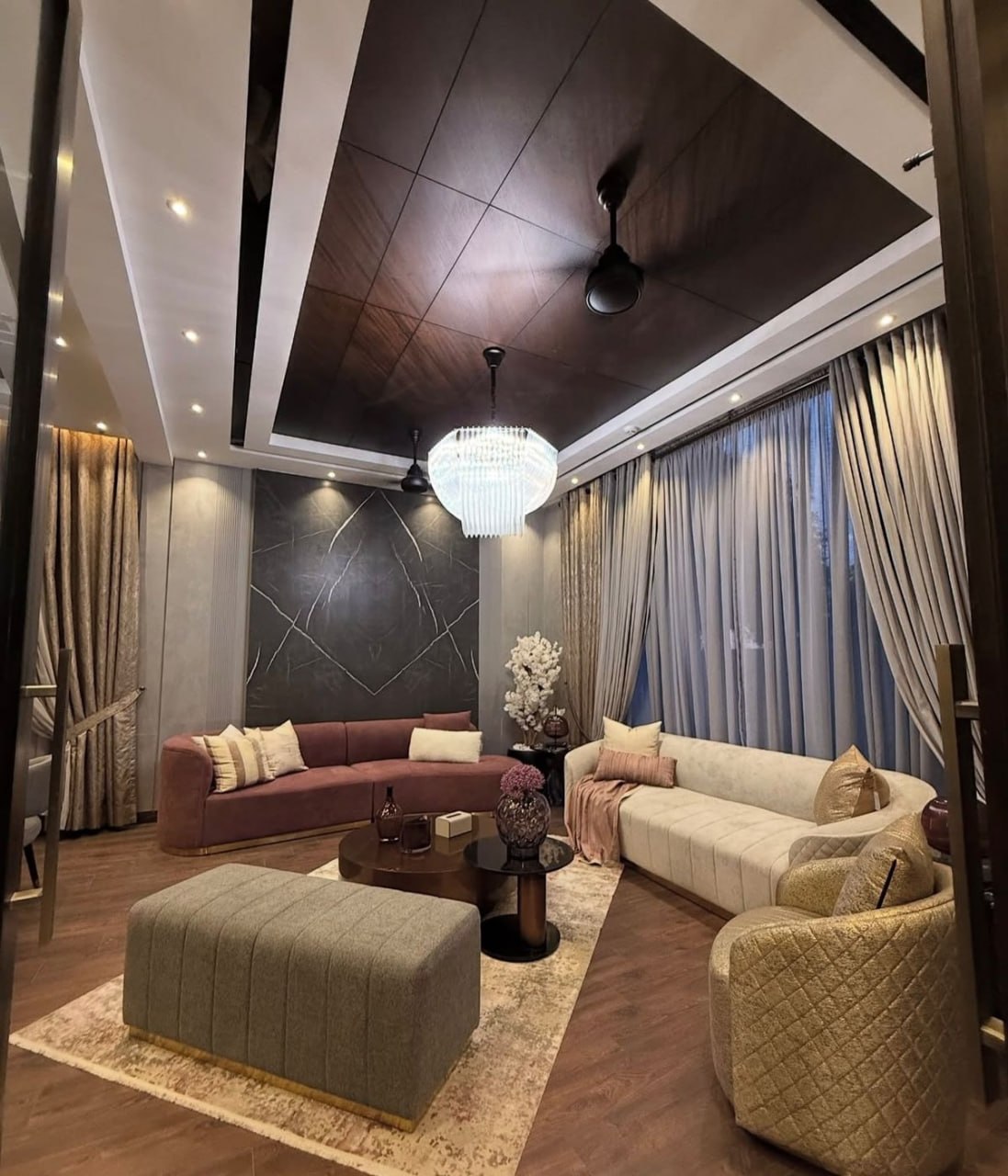 LUXiHOME Luxury Residence
